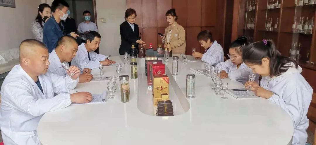 “2024年中国酒业百强榜”宣布，，，，，开元游戏大厅app酒业稳居山东白酒首位_开元游戏大厅app|稳如开元游戏大厅app|五岳独尊|开元游戏大厅app特曲|酒神酒仙|金开元游戏大厅app|年份小窖