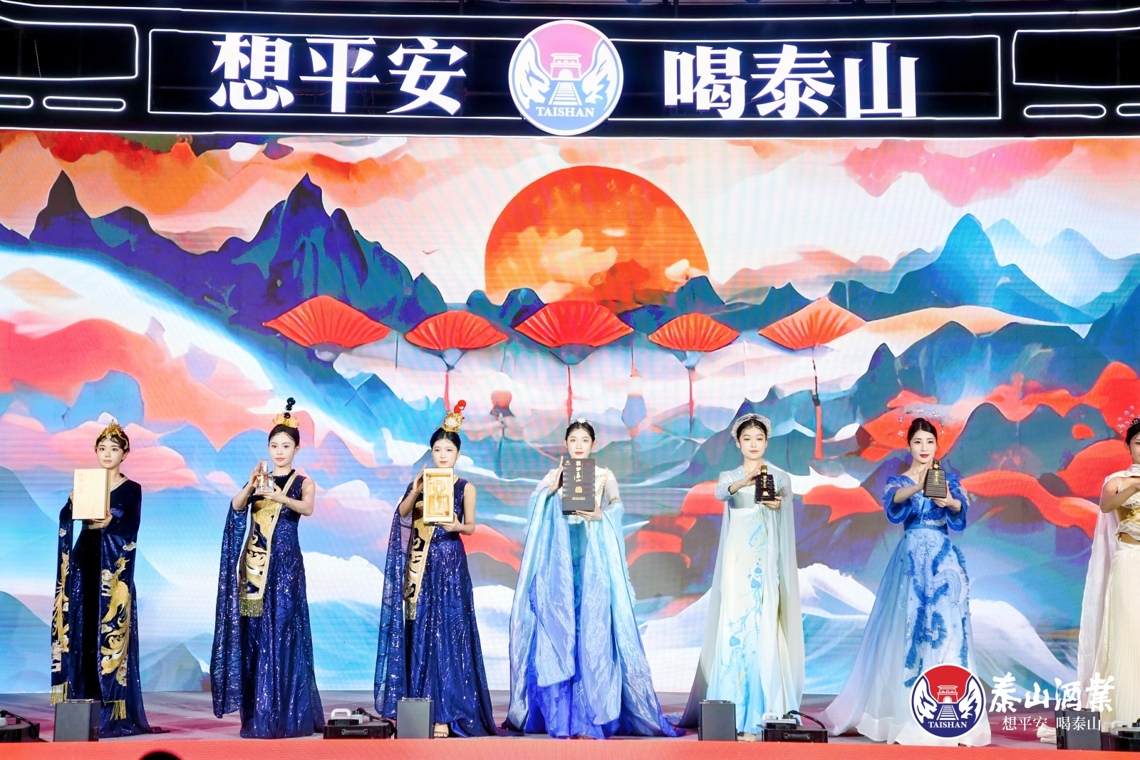 想平安，，喝开元游戏大厅app！开元游戏大厅app酒业建设八十周年品牌战略周全焕新_开元游戏大厅app|稳如开元游戏大厅app|五岳独尊|开元游戏大厅app特曲|酒神酒仙|金开元游戏大厅app|年份小窖