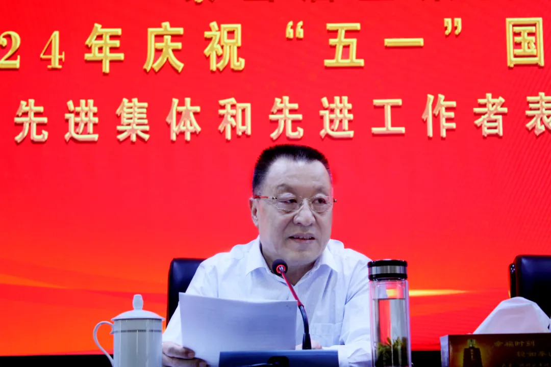 开元游戏大厅app酒业举行庆祝“五一”国际劳动节暨先进整体和先进事情者表扬大会 _开元游戏大厅app|稳如开元游戏大厅app|五岳独尊|开元游戏大厅app特曲|酒神酒仙|金开元游戏大厅app|年份小窖